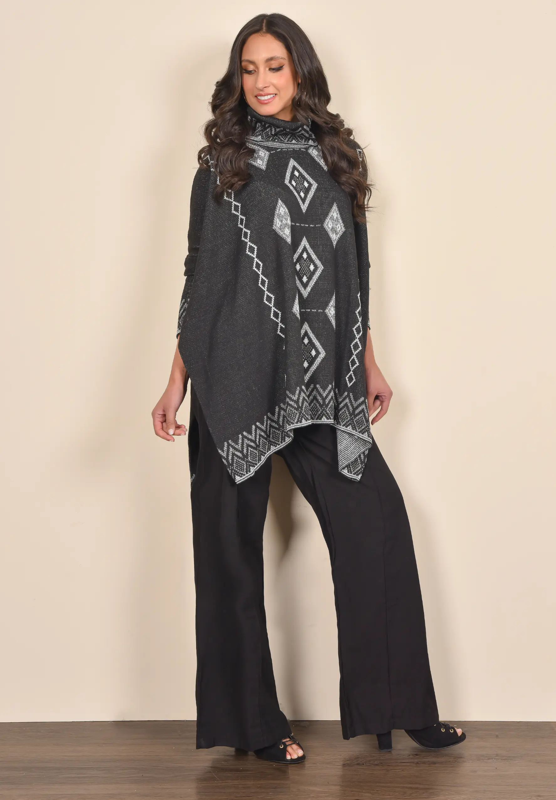 REF 831 -ruana-artemisa-mujer-negro