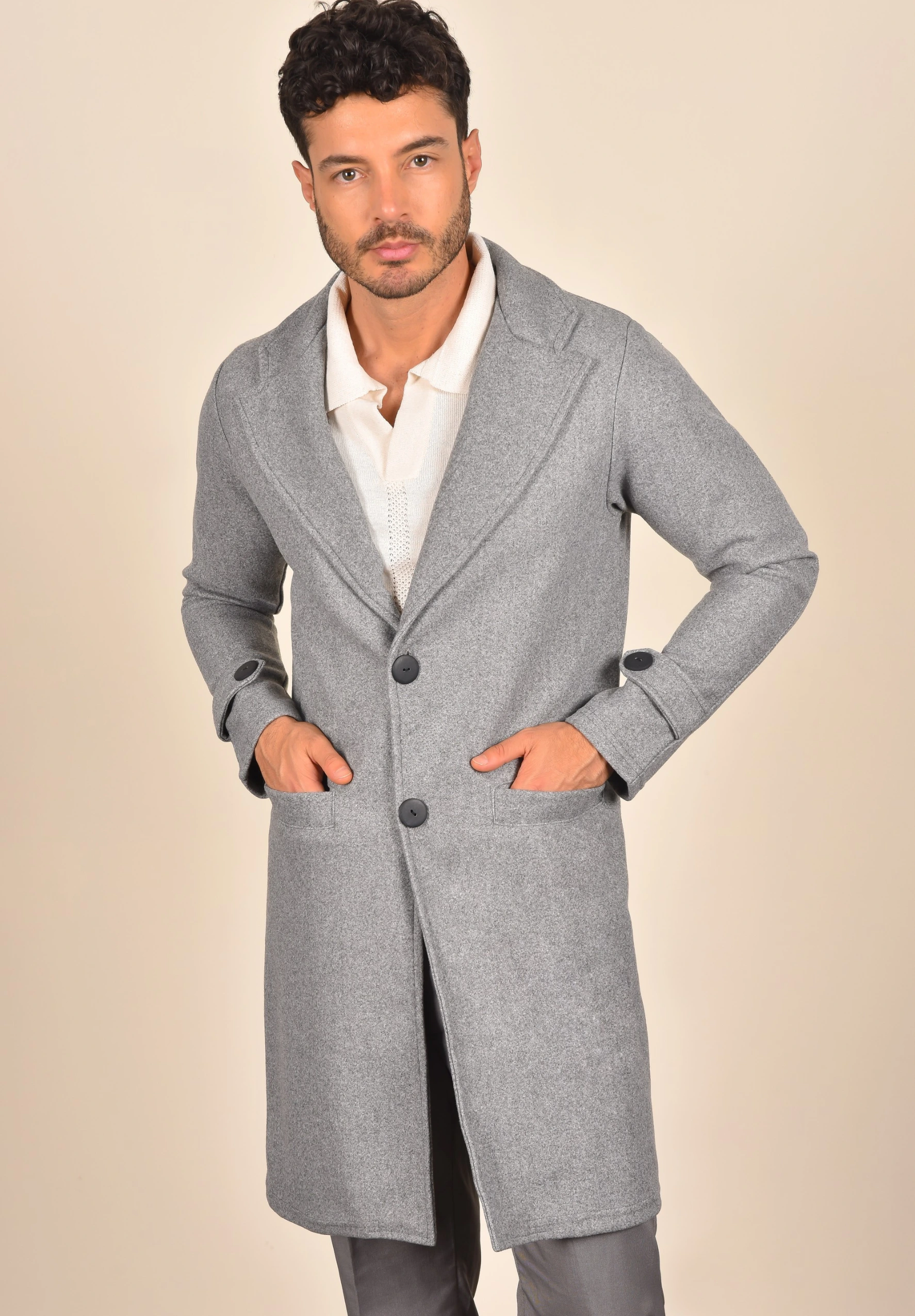 totas-gaban-saga-hombre-gris-medio